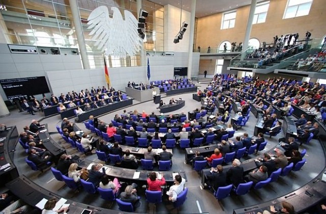 Европарламентът: Лондон незабавно да задейства процедурата по напускане