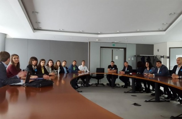 Младежи-ГЕРБ Стара Загора и Велико Търново се срещнаха с Организацията на младите професионалисти във външната политика
