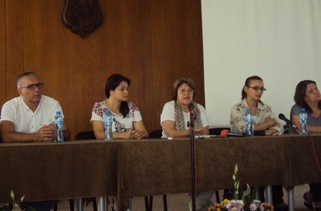 Татяна Дончева във Видин: 25 години ни управляват мутрите и мафията