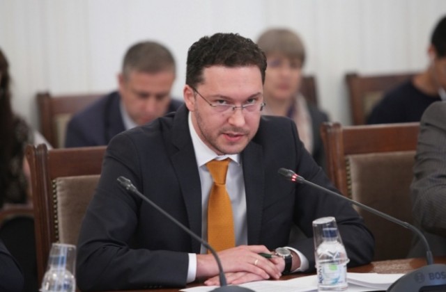 Министър Митов се надява да обсъди Южен поток със Сергей Лавров