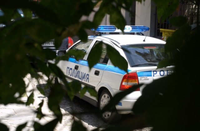 Две крупни кражби от автомобили, полицията издирва престъпниците