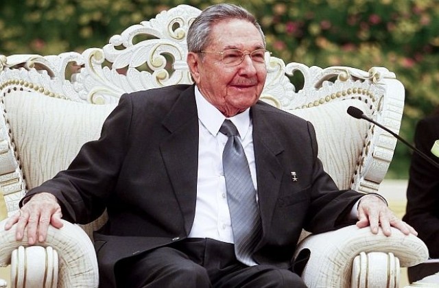 Икономиката на Куба няма да се върне към кризата от 90-те, успокоява Кастро