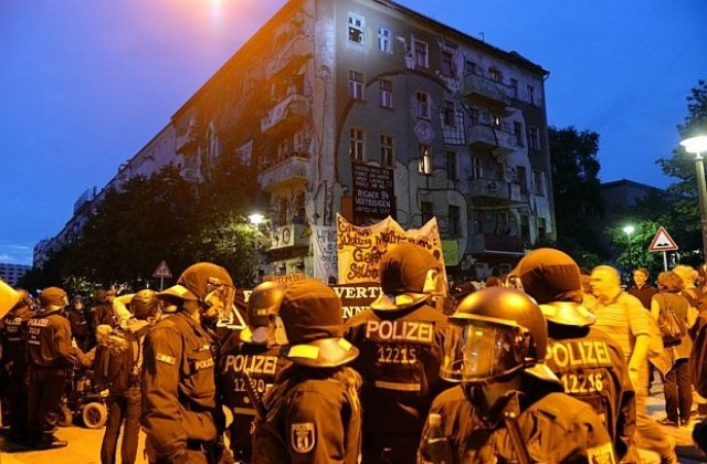 Безредици при протести в Берлин, над 120 полицаи са ранени