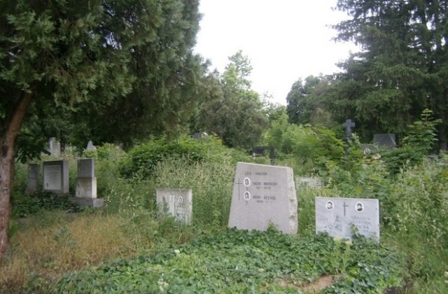 Пишат Наредба за гробищните паркове и погребалната дейност