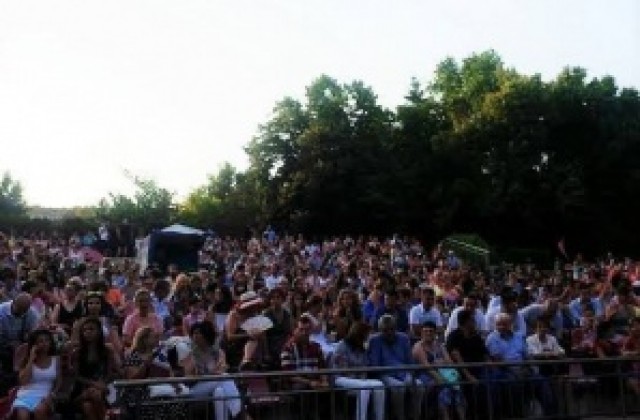 Над 16 000 лв. събраха търновци за младата майка, с 3000 лв. депутатите от ГЕРБ подкрепиха лечението на Гери