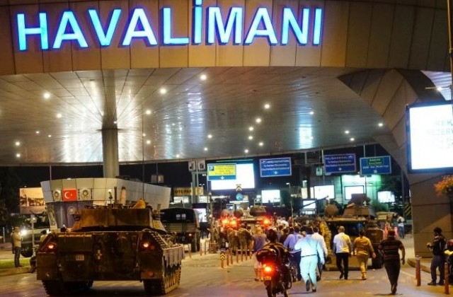 Турските власти затвориха Босфора, отвориха летището в Истанбул