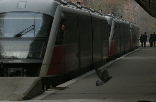 Променят разписанието на влакове заради недостиг на локомотиви