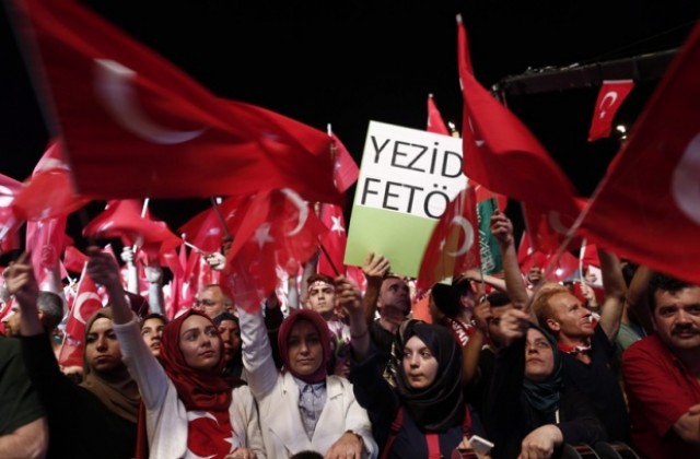 Турският парламент официално одобри въвеждането на извънредно положение