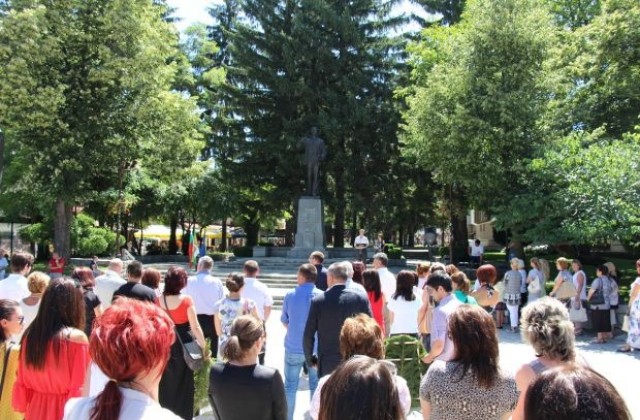 Банско сведе глава в знак на почит към поета Никола Вапцаров