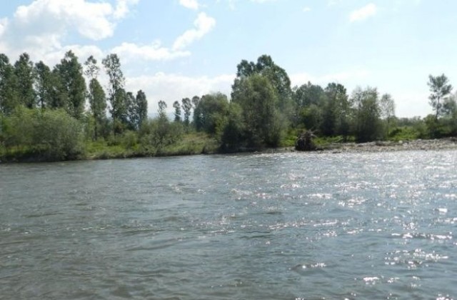 16-годишно момче се удави в река Места