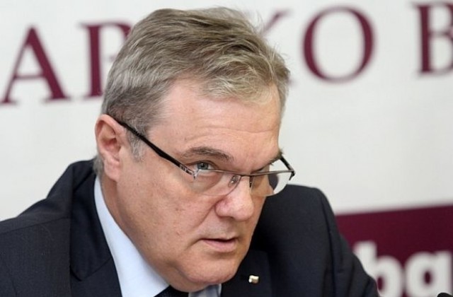 Председателят на предизборния щаб на ПП АБВ Румен Петков пристига в Севлиево