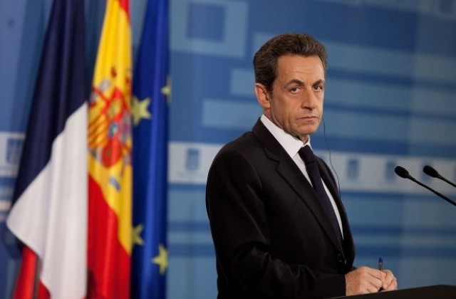 Саркози: Франция е във война, трябва да действаме безкомпромисно и незабавно