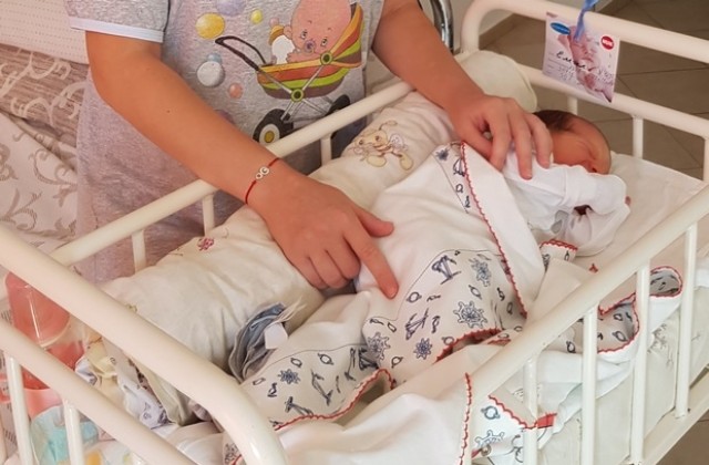 Петхилядното бебе проплака в МБАЛ Авис Медика - Плевен