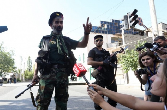 Дадоха ултиматум на групировката, завзела полицейско подразделение в Ереван