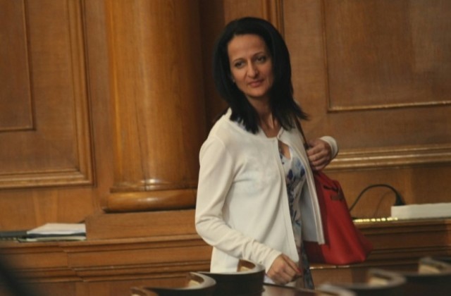 Парламентът избра Карина Караиванова за председател на КФН