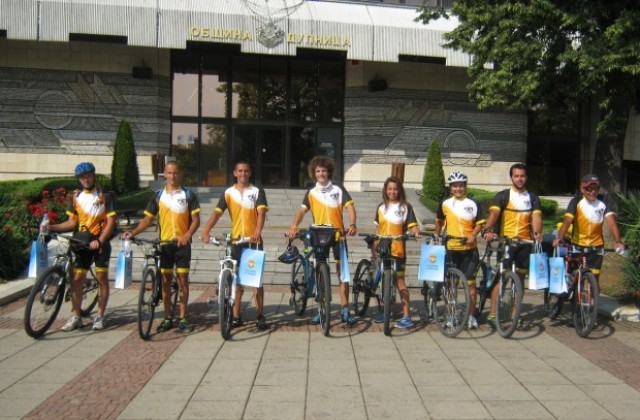 „Обиколка на България с велосипед спря в Дупница