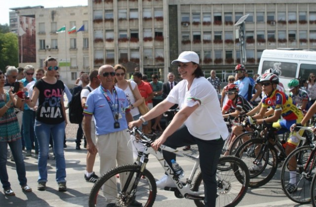 Нинова поведе колоездачното състезание за купа „Бузлуджа 2016