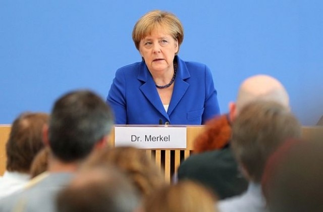 Едва 8% от германците вярват на Меркел, че може да се справи с бежанците