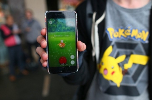 Маскирани обраха тийнейджъри в Лондон, докато играели Pokemon Go