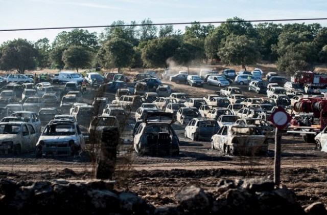Стотици коли гърмяха като пуканки в Португалия (ВИДЕО)