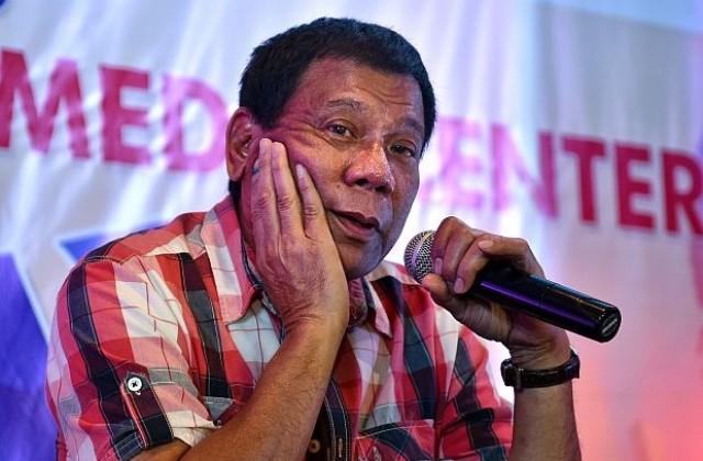 Защо филипинският президент нарече посланика на САЩ гей и кучи син