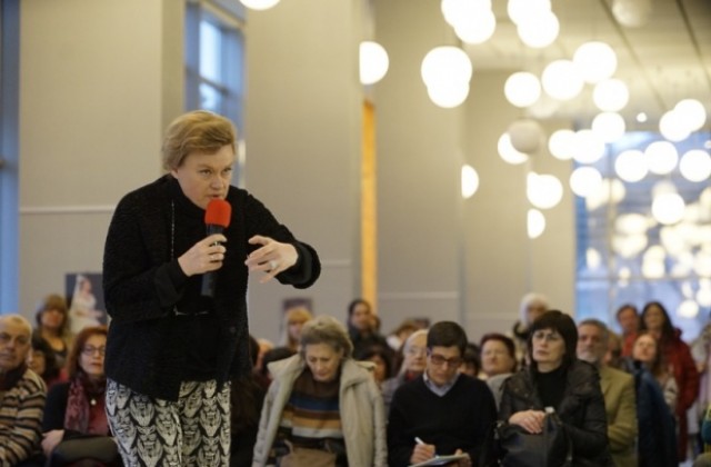 Веселина Кацарова: Политици в Австрия ме помолиха да не казвам истината