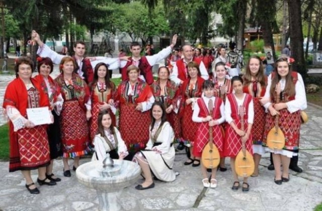 Първи фолклорен фестивал „Свири ми се, пее ми се, оро ми се игра“ в село Баня
