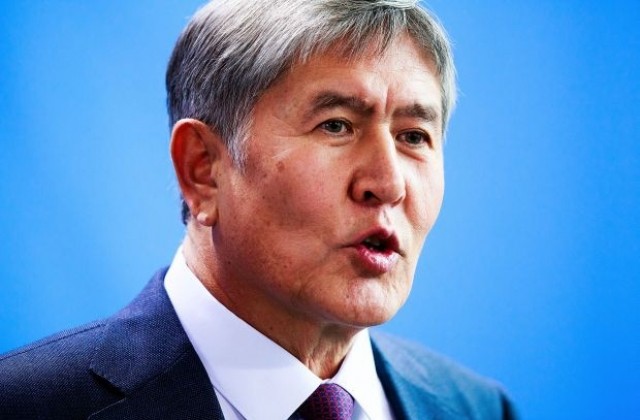Президентът на Киргизстан: Жените се радикализират от ислямското облекло