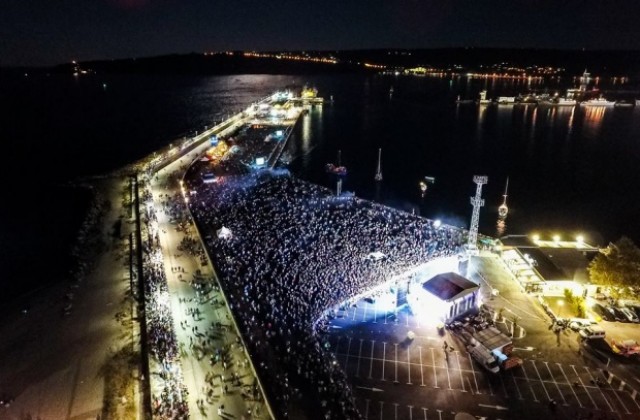 Празничният концерт на Морска гара за Деня на Варна (СНИМКИ)