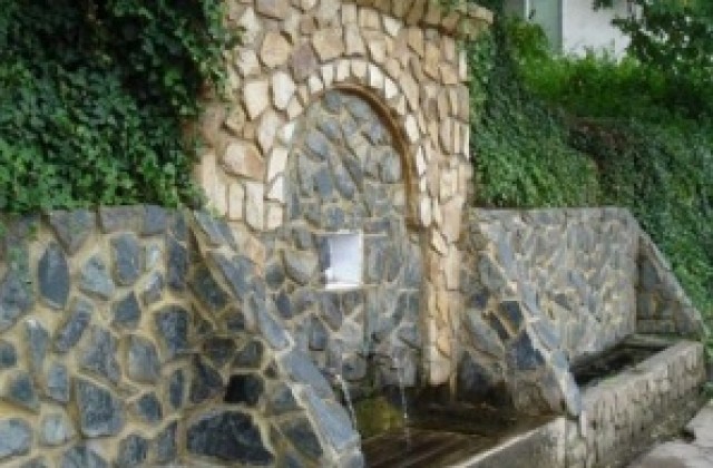 Водата в 10 изворни чешми в Стралджанско е негодна за пиене