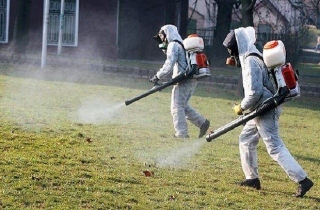 Пръскат срещу кърлежи и комари в Димитровград