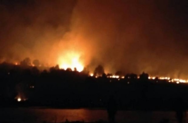 Фотоволтаичен парк изгоря при големия пожар в Харманлийско