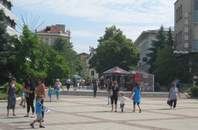 Безработните в община Дупница са 1 816, 370 от тях с висше образование