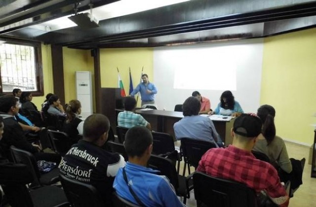 Община Гулянци реализира проект за безработни младежи