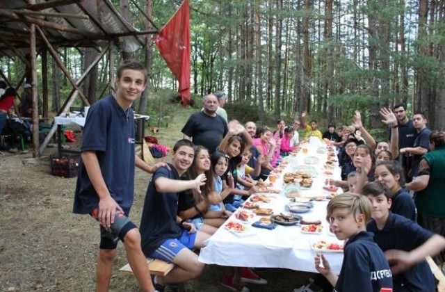 Деца на творческа ваканция в Ковачевица