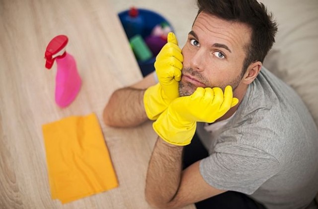 Кога мъжете ще се нагърбят с повечето домакински задължения?