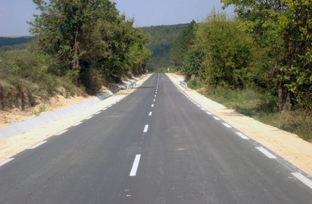 Завършва ремонтът на пътя  Звенимир - Подлес