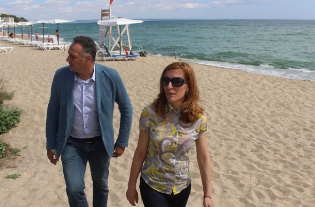 Министърът на туризма и областният управител провериха плажовете Кабакум (СНИМКИ)