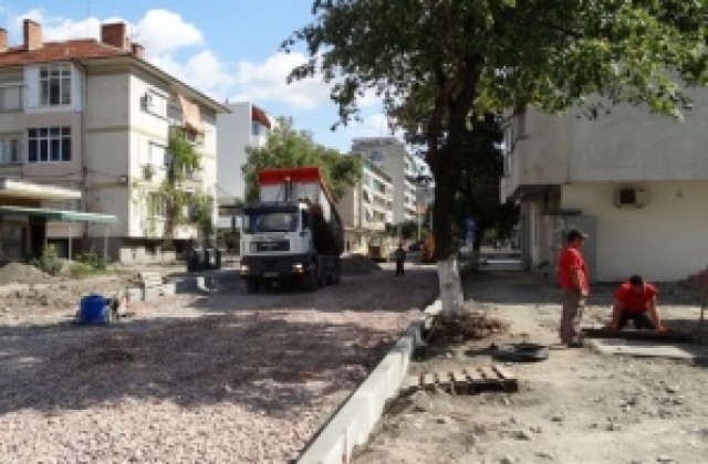 Ремонтът на улица „Васил Левски в Нова Загора продължава