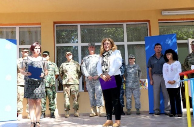 Американски и български военнослужещи ремонтираха детската градина в Килифарево