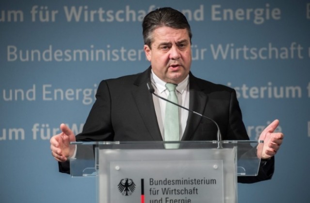 Германският вицеканцлер критикува оптимизма на Меркел за миграцията