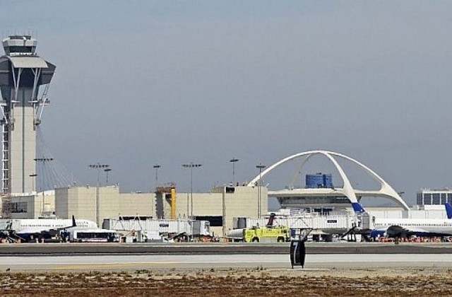 Силни шумове предизвикаха паника на летището в Лос Анджелис