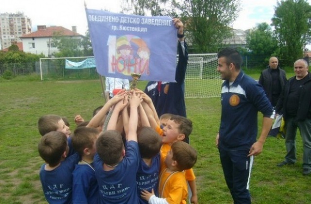 ФК Велбъжд приема нови футболисти, кани децата тренирали в детските градини