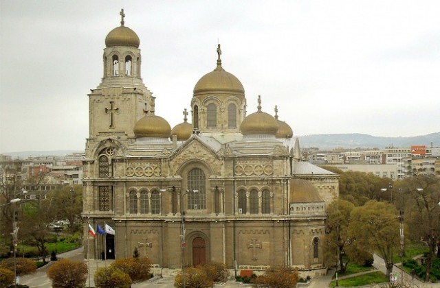 Катедралата във Варна - един символ на 130 години