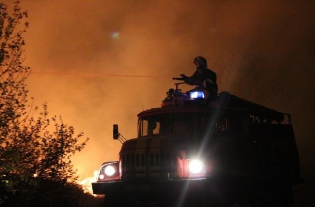 Трима задържани за огромния пожар край Тополовград (СНИМКИ)