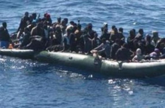 Каналджия от Айтос вози бежанци от Сирия с гумена лодка през Резовска