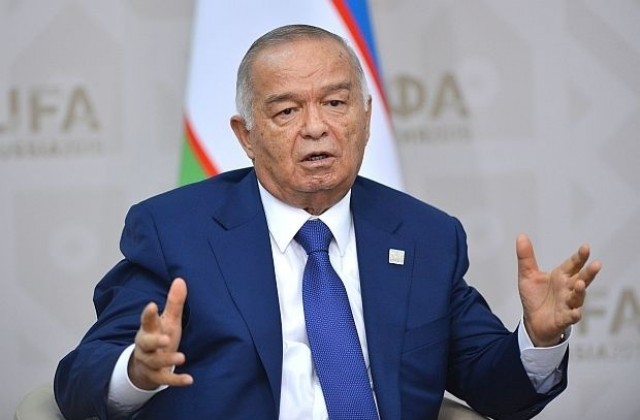 С килим от бели рози и почести беше погребан узбекистанският президент