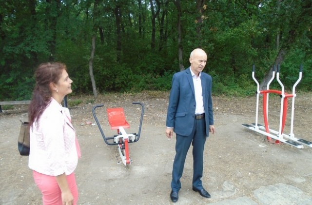 Правят още фитнес площадки на открито в Хасково
