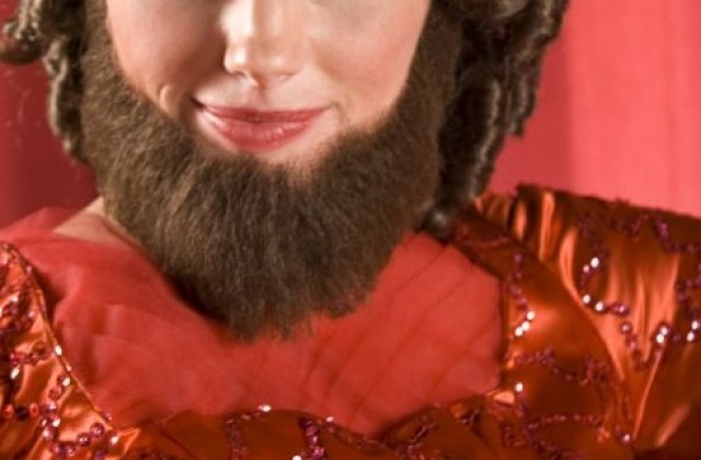 24-годишна британка е жената с най-дълга брада в света (СНИМКИ)