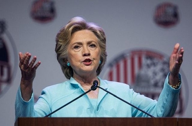 Хилари Клинтън отменя предизборни пътувания заради пневмония